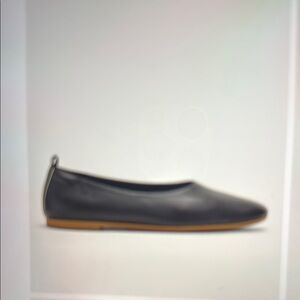 Sleek Black Flats for Everyday Comfort